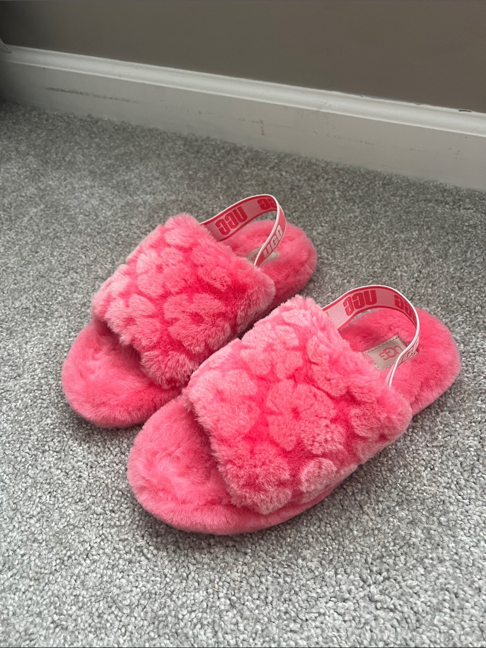 UGG Fluff Yeah Poppy Pink Slides - Picture 1 of 6